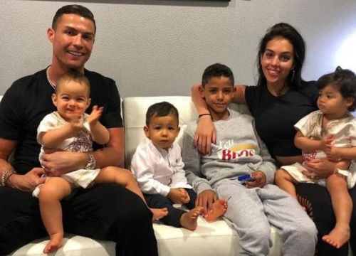 Gia đình Ronaldo xúc động với nghĩa cử của Liverpool, sau nỗi đau mất con