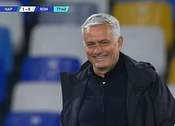 Mourinho bật cười khi học trò nhận thẻ đỏ