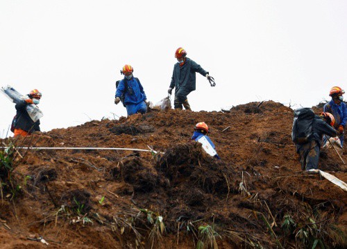 Trung Quốc công bố kết quả điều tra sơ bộ vụ rơi máy bay chở 132 người