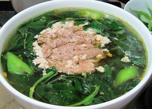 Bữa cơm đơn giản mùa hè: Thịt ba chỉ kho sả và canh cua mồng tơi