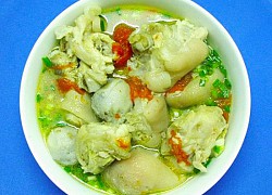 Canh móng giò khoai sọ nấu chua