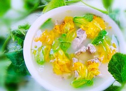 Lạ mắt lạ miệng: Canh sườn hoa bí