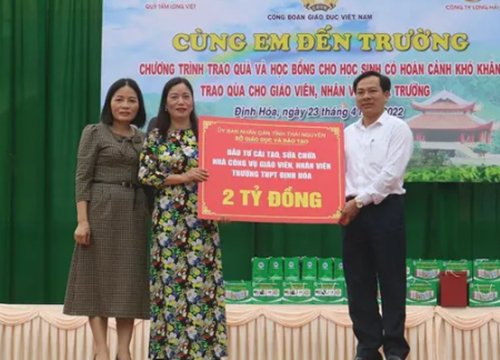 Thái Nguyên: Trao quà, hỗ trợ cho học sinh và giáo viên trường miền núi