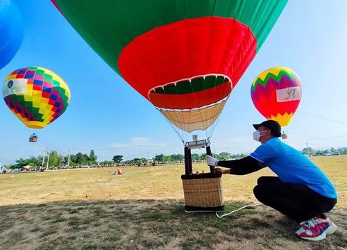 Nô nức ngày hội khinh khí cầu Kon Tum