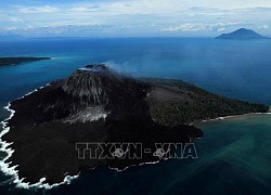 Núi lửa Anak Krakatoa ở Indonesia phun trào