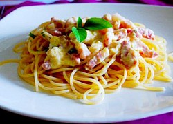 Spaghetti thịt xông khói - món ngon nước Ý