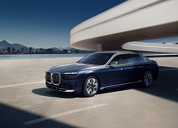 Thân BMW nhưng phối màu như Maybach, BMW 7-Series 2023 bản đặc biệt có giá quy đổi hơn 3 tỷ đồng