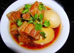 Thịt kho tàu và cá kho tộ