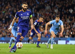 Bị fan Man City chơi xấu, Benzema vẫn đẳng cấp thực hiện cú penalty theo kiểu cực khó