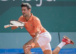 Djokovic thoát tội ném vợt vào cậu bé, khán giả bức xúc thay Kyrgios