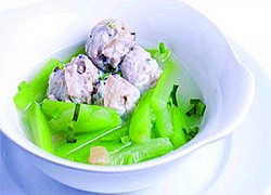 Đổi bữa với miến tôm, salad đùi gà và canh ngao