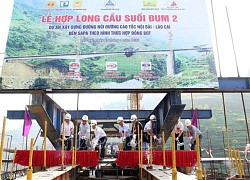 Hợp long cầu Suối Đum 2 trên cao tốc Lào Cai đi Sa Pa