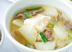 Hướng dẫn làm món canh khoai tây nấu miến ngon miệng cho cả gia đình