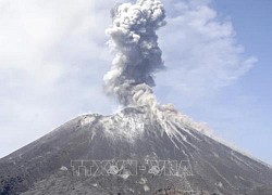 Indonesia nâng mức cảnh báo đối với núi lửa Anak Krakatoa