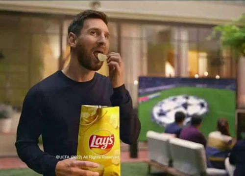 Messi bắt tay với Lays