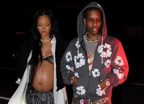 Rihanna và ASAP Rocky lần đầu xuất hiện sau vụ bị cảnh sát mai phục bắt khẩn cấp vì bắn người, biểu cảm của cặp đôi gây lo lắng