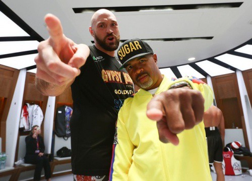 "Tôi dùng chân đá vào cằm cậu ta": Ông thầy mới đã giúp hoàn thiện Tyson Fury như thế nào?