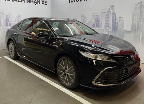 Toyota Camry tại Việt Nam bán kèm "lạc" kỷ lục tới 130 triệu đồng