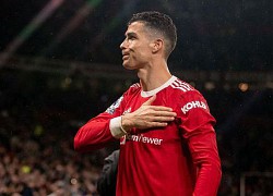 Carragher: 'MU giống đội bóng nhỏ khi mua lại Ronaldo'