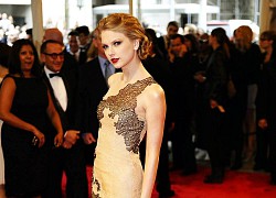 Điểm Lại Những Bộ Cánh Của Taylor Swift Tại Met Gala Qua Từng Năm