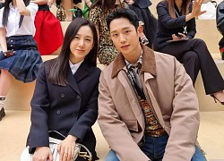 Jisoo và Jung Hae In 'Snowdrop' diện hàng hiệu đi xem thời trang