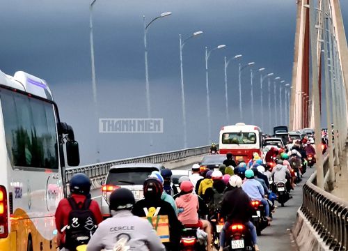 Kẹt xe khoảng 10 km hướng lên cầu Rạch Miễu