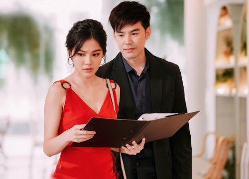 Nửa đêm sang phòng sếp vờ làm rơi quai váy, nghe câu chuyện anh kể tôi vội ôm mặt trốn