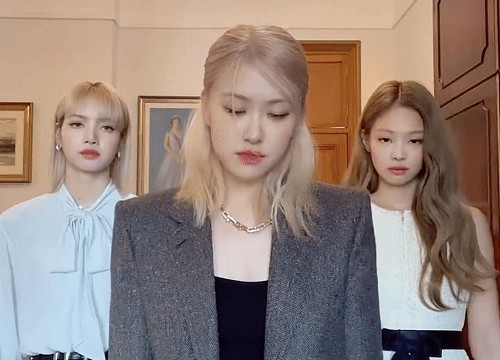 Clip: Rosé kết hợp cùng LISA và Jennie tạo trend nhảy mới cực hài nhưng hóa ra lại không thuộc bài!