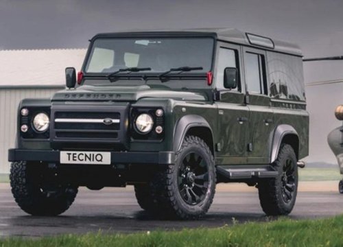 Land Rover Defender đặc biệt phong cách máy bay Không quân Hoàng gia Anh