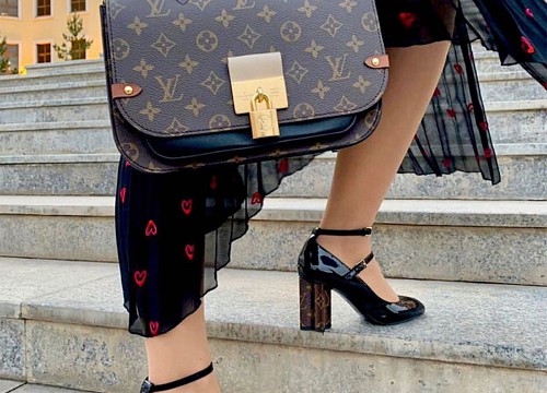 Louis Vuitton bán túi fake