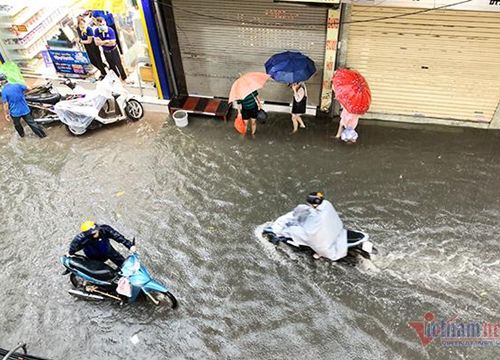 Phải làm gì khi xe máy bị ngập nước, chết máy?