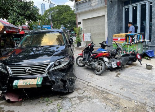 TP.HCM: Ô tô tông hàng loạt xe máy tại Q.1