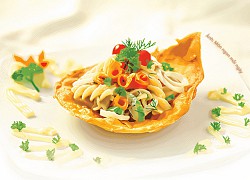 Trưa nay ăn gì: Salad nui cá hồi, món ngon dinh dưỡng cho bữa trưa thanh đạm