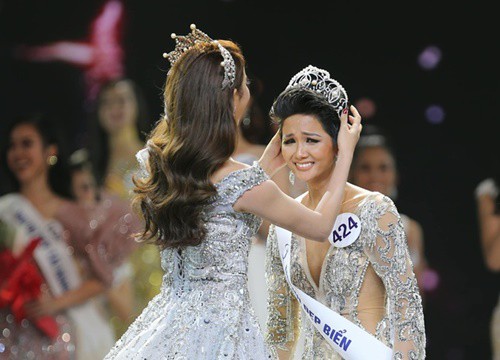 Dàn giám khảo Miss Universe Vietnam thời thi Hoa hậu hơn 10 năm trước: Võ Hoàng Yến khác lạ, Hà Anh nhiều thay đổi!