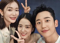 Jisoo (BLACKPINK) và Jung Hae In bất ngờ tái ngộ sau Snowdrop, visual đẹp ngất người nhưng chuyện gì đây?