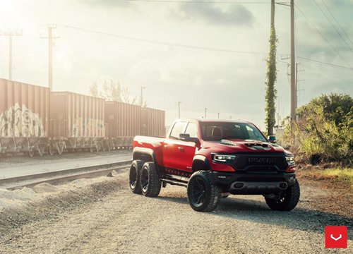 Ram 1500 TRX độ "quái vật 6 bánh" chi phí hơn 10 tỷ đồng