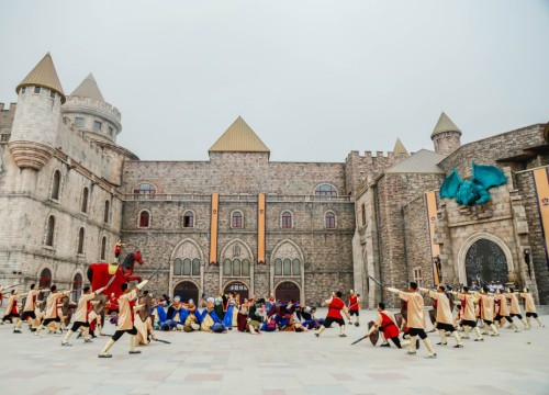 Sun World Ba Na Hills bừng sức sống với show diễn "Trận chiến ở Vương quốc Mặt Trăng"