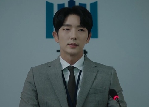 'Again My Life' tập 9: Nhờ bạn học, Lee Joon Gi tìm được người có thể hạ bệ kẻ thù