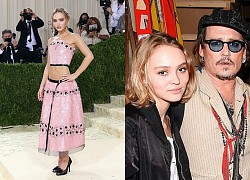 Con gái tiết lộ con người thật của Johnny Depp, viết hẳn thư tay để 'dằn mặt' Amber Heard