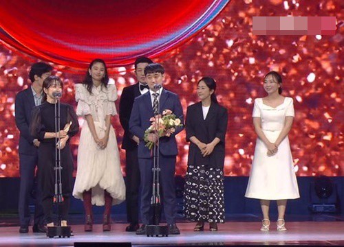 Kết quả BAEKSANG 2022: Kim Tae Ri xuất sắc ẵm 2 cúp xịn, ngỡ ngàng Squid Game nhận giải danh giá nhất