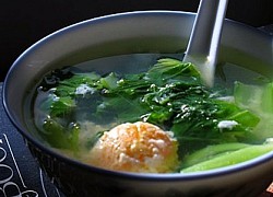 Lạ miệng canh cải xanh trứng muối