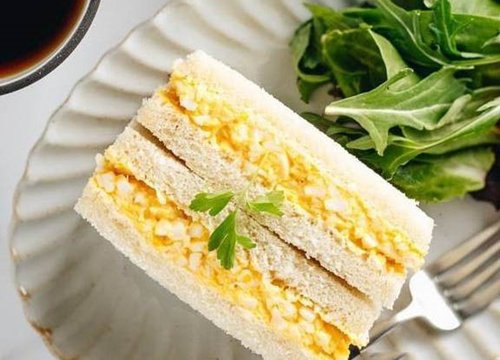 Người Nhật rất thích làm bánh mì kiểu này vào buổi sáng vì hội tụ đủ combo "ngon, rẻ, đẹp"