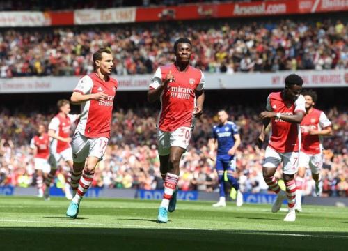 Premier League: Arsenal tranh chấp vị trí thứ 3 với Chelsea