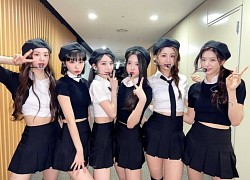 Sakura (LE SSERAFIM) mới debut đã bị cho mặc đồ xuyên thấu mỏng tang như tờ giấy, netizen 'bóc mẽ' là chiêu trò 'bẩn' từ công ty?