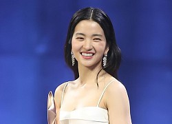 Thị hậu của Baeksang Arts Awards 2022: Từng bán sữa, phục vụ nhà hàng, làm diễn viên dự bị nhưng chẳng được chọn