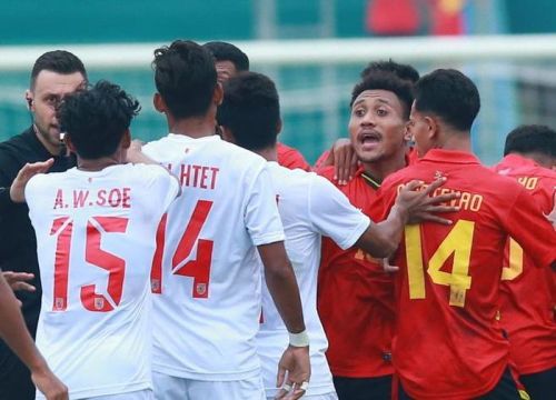 U23 Timor Leste xô xát với đối thủ ở trận thua thứ 2 tại SEA Games 31