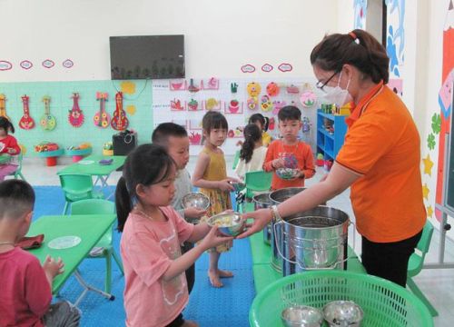 'Chung tay bảo vệ trẻ em, hãy lên tiếng phòng, chống xâm hại, bạo lực trẻ em'