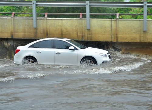 Dấu hiệu nhận biết xe ô tô bị ngập nước lâu