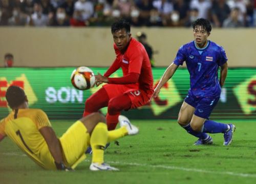 HLV U23 Singapore xin lỗi cổ động viên sau trận thua 0-5