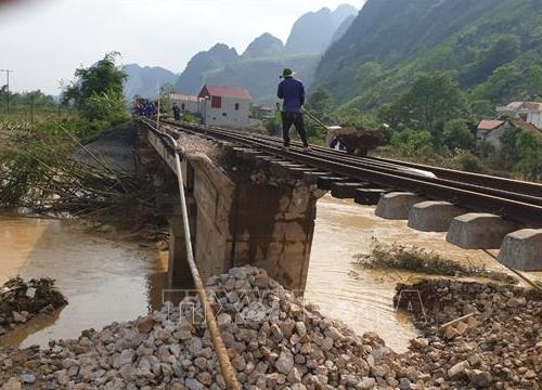 Khó khăn khắc phục sự cố tuyến đường sắt Hà Nội - Đồng Đăng